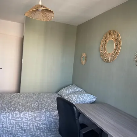 Proche Commerce Et Universite 3 Bed & Breakfast Brest